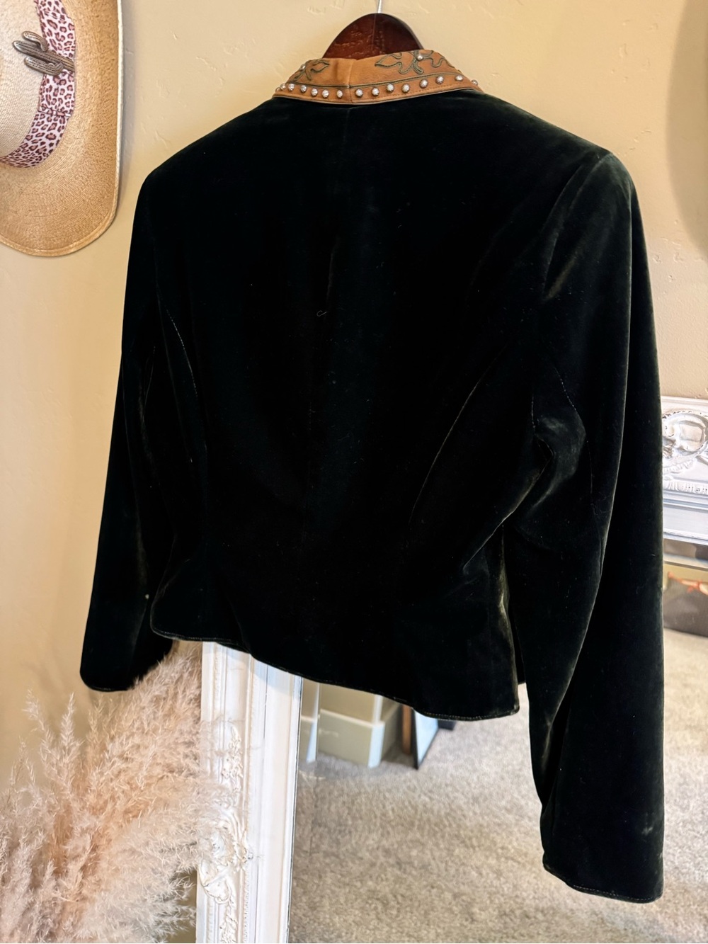 Double D Ranch Black Velvet Jacket with Embroidered Brown Collar - Picture 5 of 5